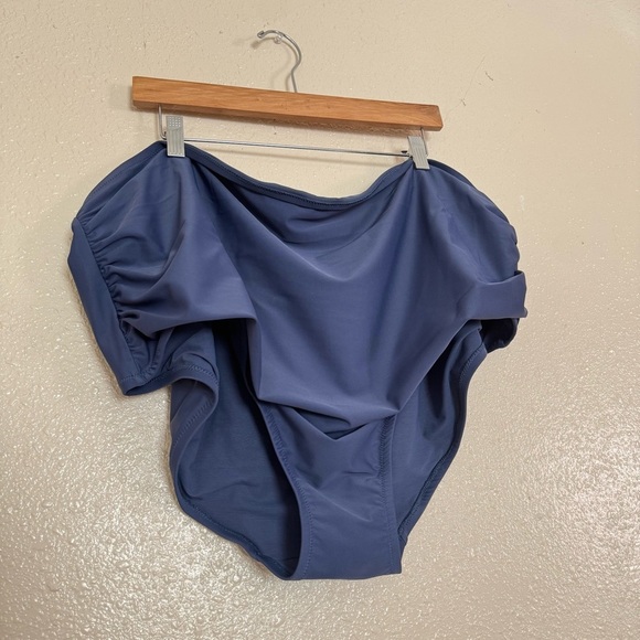 Universal Standard Navy Ruched Bikini Bottoms - Picture 4 of 4